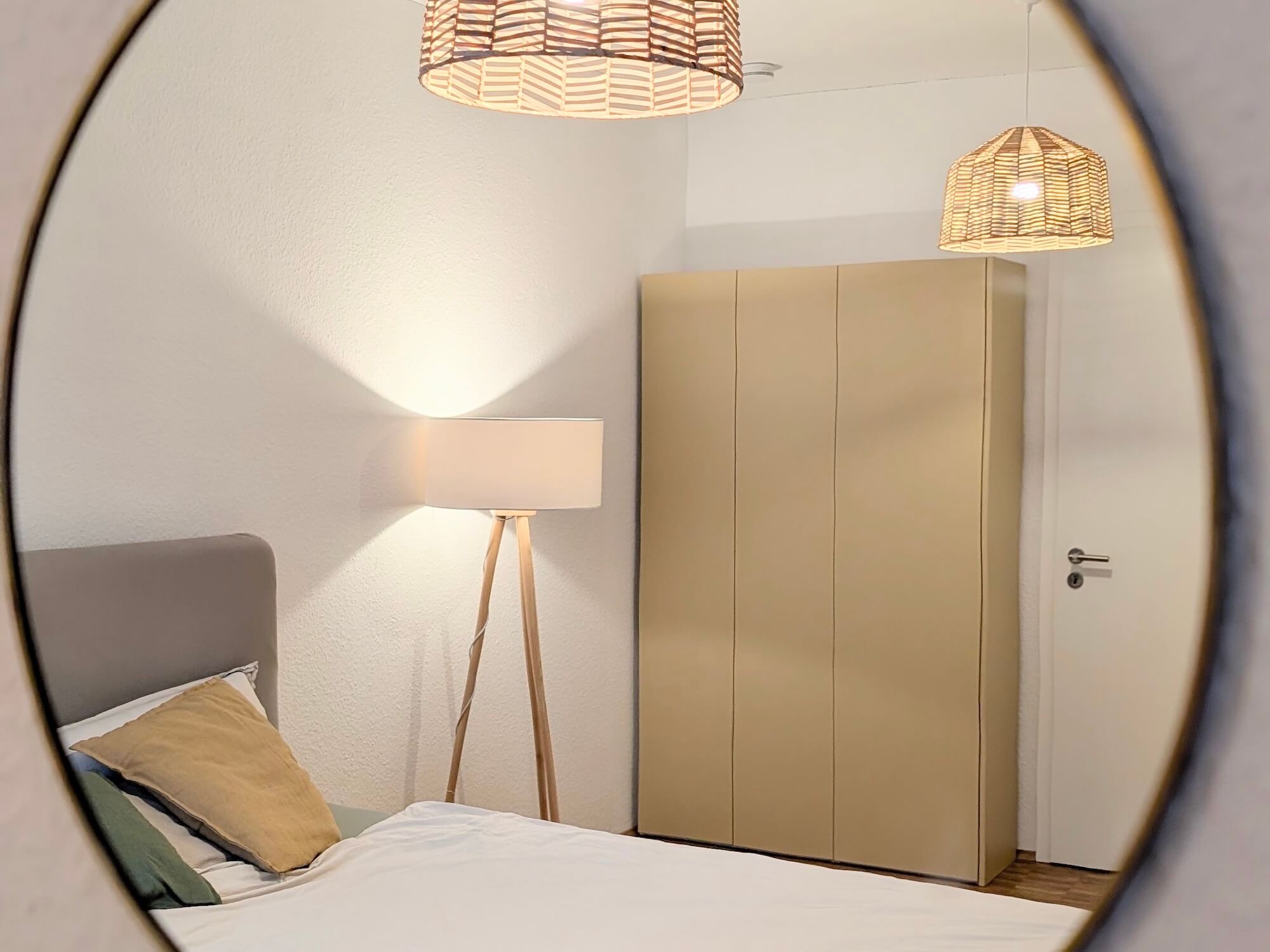 PAX Kleiderschrank mit alternativen Türen im Dekor Sandgelb von Mainzuschnitt