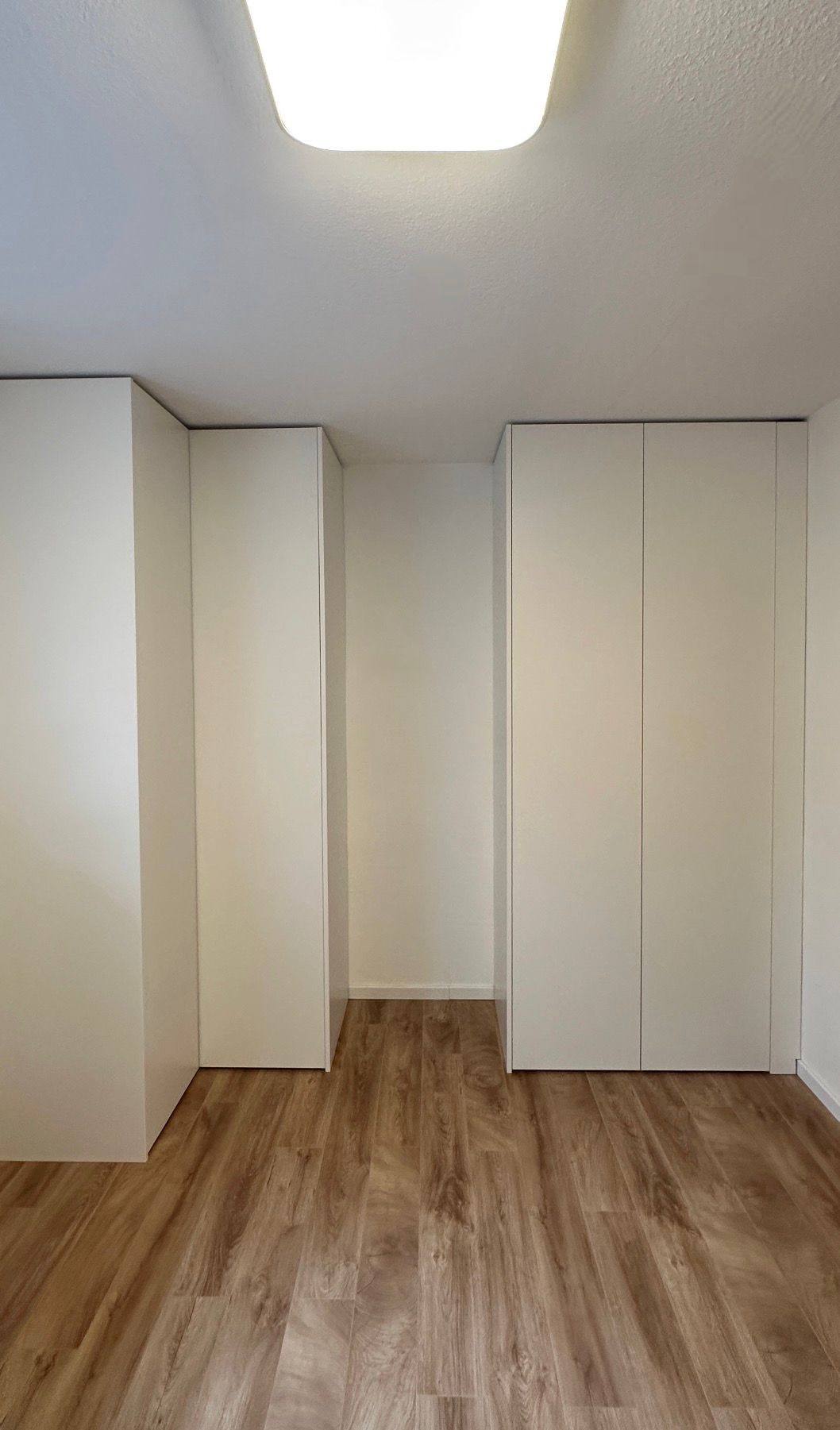 IKEA PAX Schrank mit alternativen Türen von Mainzuschnitt in Topweiss matt