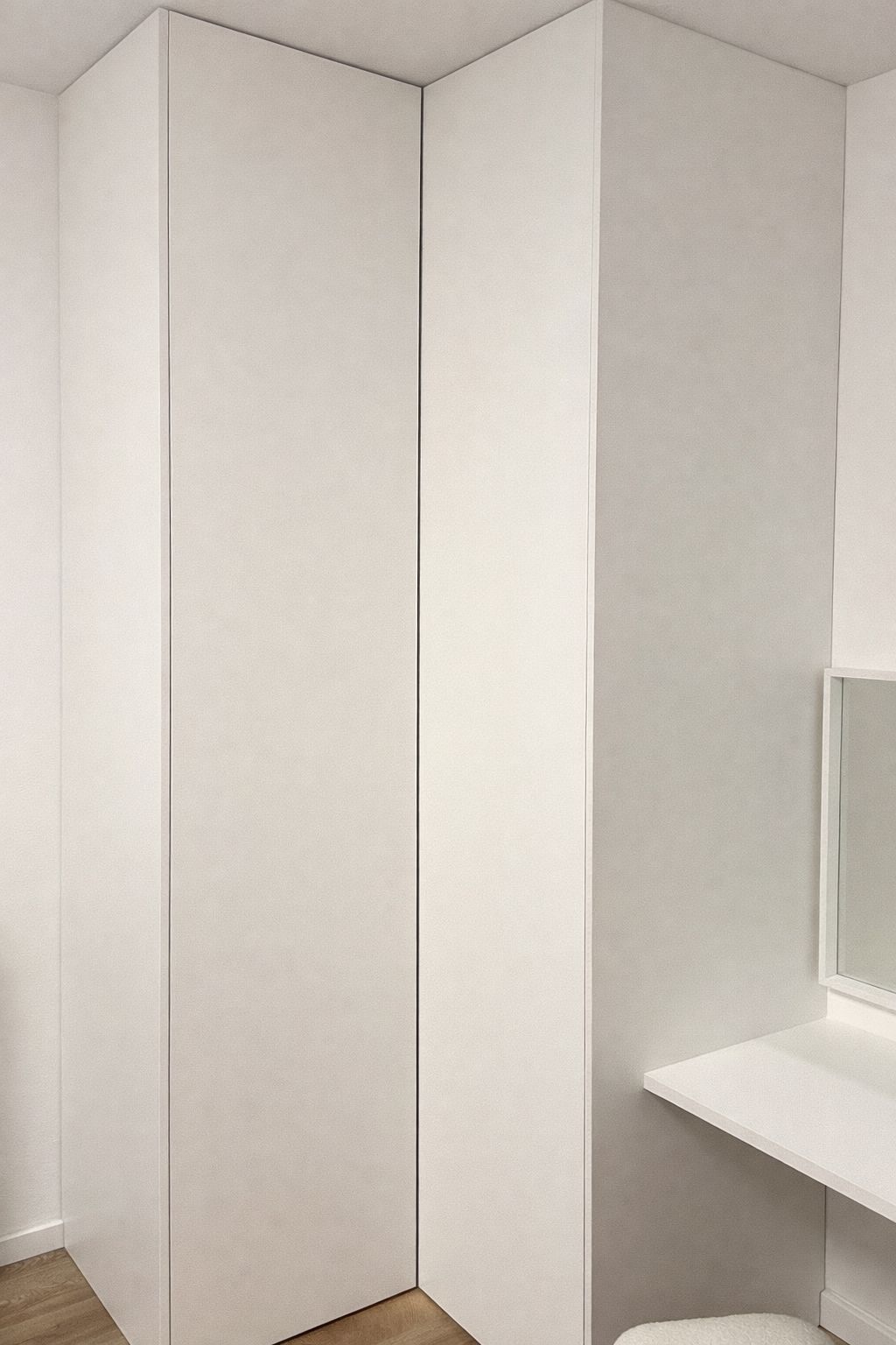 IKEA PAX Schrank mit alternativen Türen von Mainzuschnitt in Topweiss matt