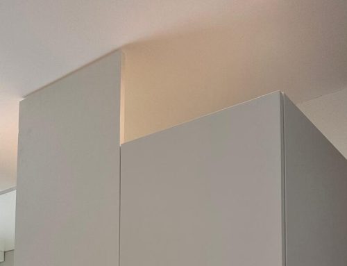 Deckenhoher Schrank: So schließt du die Lücke zur Decke richtig
